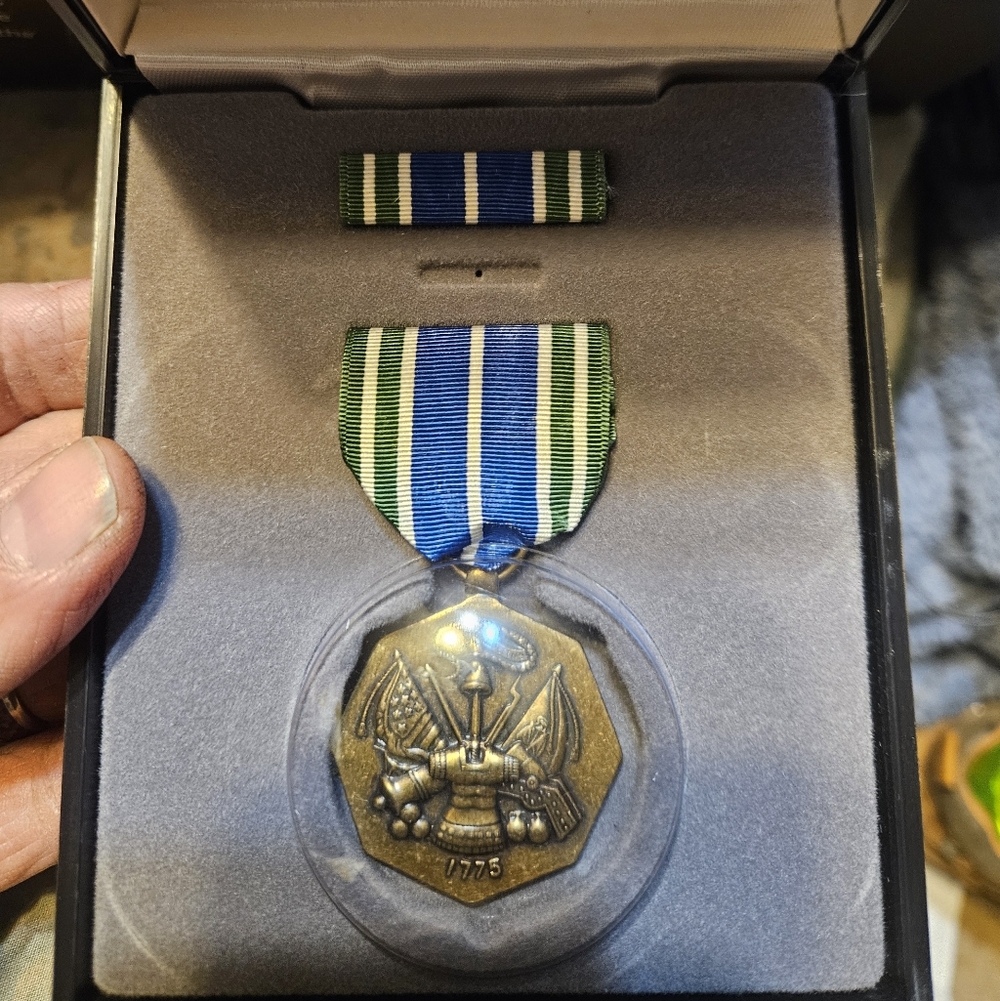 Estate Item Of A U.S.Army Achievement Medal In Presentation Case